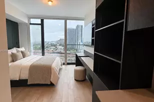 20 NE 11th St, Miami, FL 33132 - Photo 4