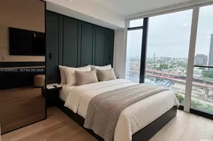 20 NE 11th St, Miami, FL 33132 - Photo 2