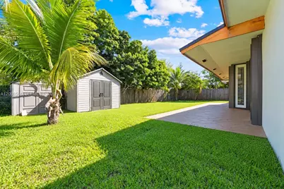 8111 SW 205th St, Cutler Bay, FL 33189 - Photo 16
