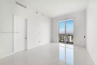 185 SW 7th St #4401, Miami, FL 33130 - Photo 2