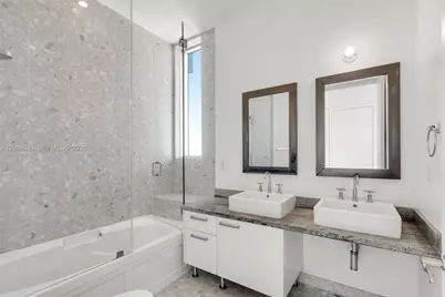 185 SW 7th St #4401, Miami, FL 33130 - Photo 18