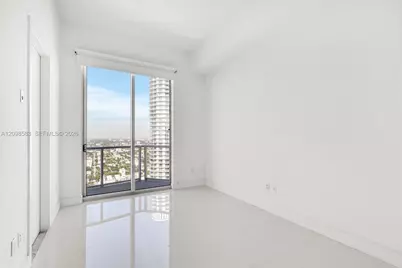 185 SW 7th St #4401, Miami, FL 33130 - Photo 8
