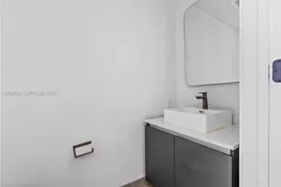 227 NE 2nd St, Miami, FL 33132 - Photo 14