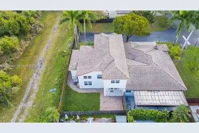 4894 NW 110th Pl, Doral, FL 33178 - Photo 38