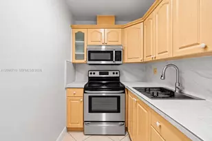 4715 NW 7th St, Miami, FL 33126 - Photo 8