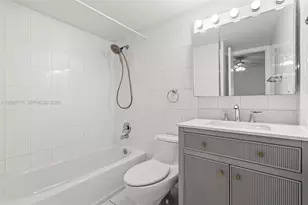 4715 NW 7th St, Miami, FL 33126 - Photo 16