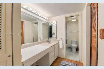 1420 Brickell Bay Dr #202E, Miami, FL 33131 - Photo 14
