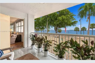 1420 Brickell Bay Dr #202E, Miami, FL 33131 - Photo 2