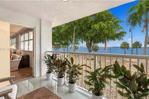 1420 Brickell Bay Dr, Miami, FL 33131 - Photo 2
