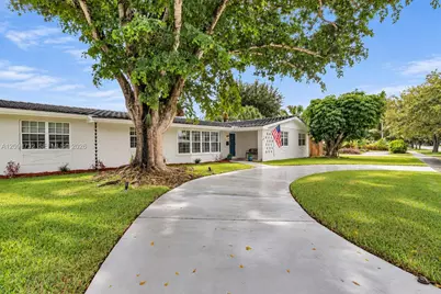 16401 SW 82nd Ave, Palmetto Bay, FL 33157 - Photo 2