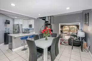 10241 NW 9th St Cir, Miami, FL 33172 - Photo 4