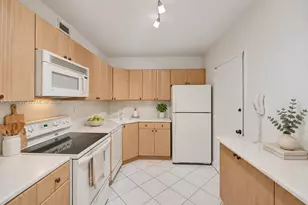 5601 Collins Ave, Miami Beach, FL 33140 - Photo 8