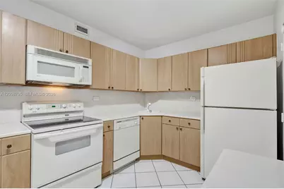 5601 Collins Ave #620, Miami Beach, FL 33140 - Photo 10