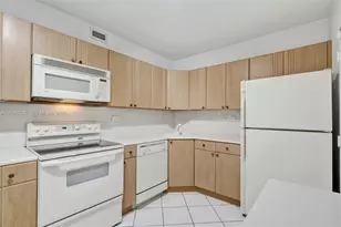5601 Collins Ave, Miami Beach, FL 33140 - Photo 10