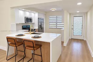 12600 SW 5th Ct, Pembroke Pines, FL 33027 - Photo 2
