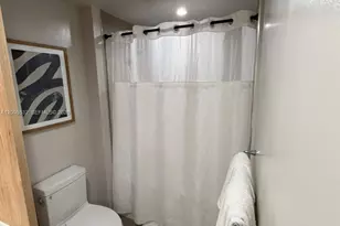 11 NE 6th St, Miami, FL 33132 - Photo 12