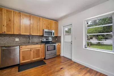 250 Laurel Way, Miami Springs, FL 33166 - Photo 12