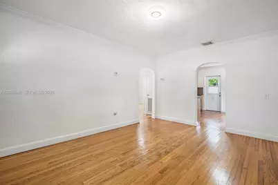 250 Laurel Way, Miami Springs, FL 33166 - Photo 22