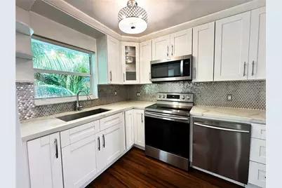 61 Collins Ave #404, Miami Beach, FL 33139 - Photo 2
