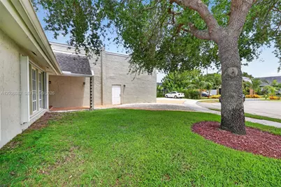 9315 SW 172nd Ter, Palmetto Bay, FL 33157 - Photo 2