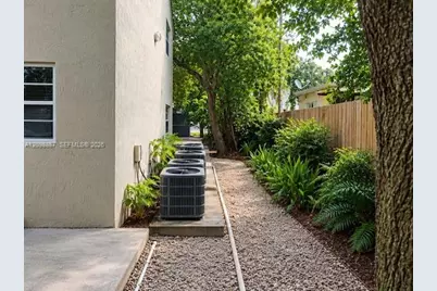 2120 SW 4th St, Miami, FL 33135 - Photo 8