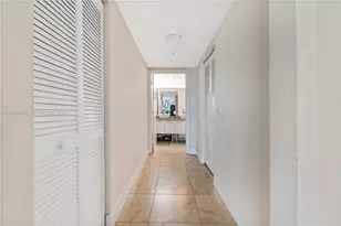 41 SE 5th St, Miami, FL 33131 - Photo 16