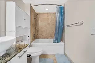 41 SE 5th St, Miami, FL 33131 - Photo 14
