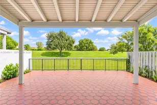 735 NW 105th Pl, Miami, FL 33172 - Photo 2