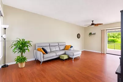 735 NW 105th Pl #C3, Miami, FL 33172 - Photo 4