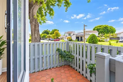 735 NW 105th Pl #C3, Miami, FL 33172 - Photo 8