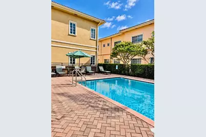 3200 Stirling Rd #F6, Hollywood, FL 33021 - Photo 2