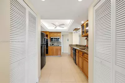 3200 N Port Royale Dr N #806, Fort Lauderdale, FL 33308 - Photo 6