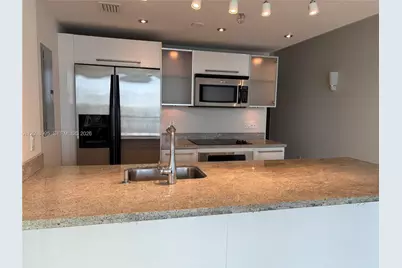 185 SW 7th St #1702, Miami, FL 33130 - Photo 8