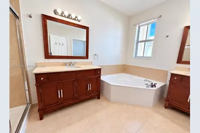 10711 NW 75th Ln, Doral, FL 33178 - Photo 14