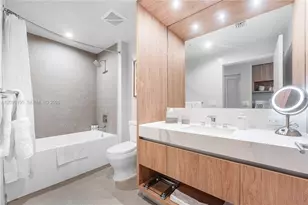 11 NE 6th St, Miami, FL 33132 - Photo 14