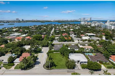 9525 Broadview Ter, Bay Harbor Islands, FL 33154 - Photo 2