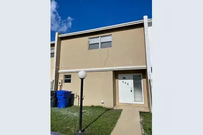 958 SW 74th Ave, North Lauderdale, FL 33068 - Photo 1