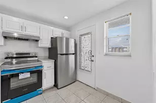 320 NE 12th Ave, Hallandale Beach, FL 33009 - Photo 12
