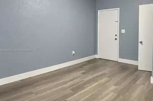 301 SW 10th Ave, Miami, FL 33130 - Photo 12