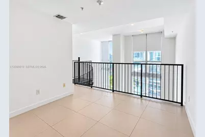 300 S Biscayne Blvd #L-406, Miami, FL 33131 - Photo 8