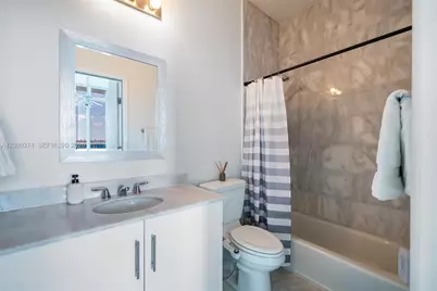 725 NE 22nd St #PH2C, Miami, FL 33137 - Photo 18
