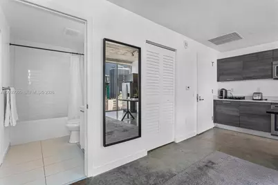 151 SE 1st St #2102, Miami, FL 33131 - Photo 14