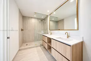 77 SE 5th St, Miami, FL 33131 - Photo 6