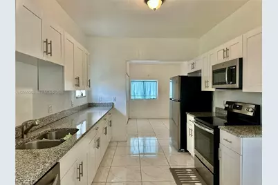 1284 NW 39 St, Miami, FL 33142 - Photo 10