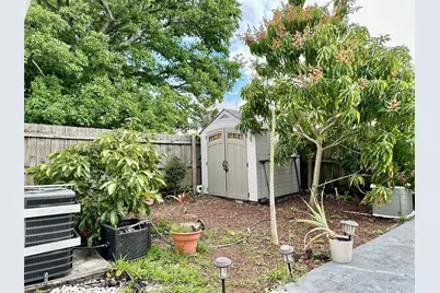 1284 NW 39 St, Miami, FL 33142 - Photo 4