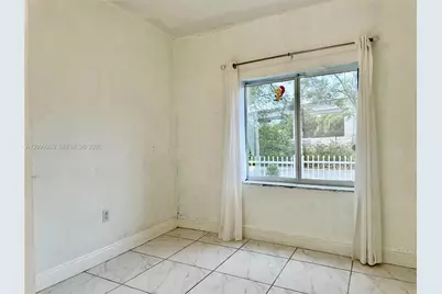 1284 NW 39 St, Miami, FL 33142 - Photo 16