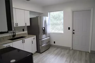 410 SW 9th Ave #1E, Hallandale Beach, FL 33009 - Photo 2
