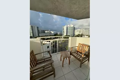 1621 Bay Rd #708, Miami Beach, FL 33139 - Photo 4