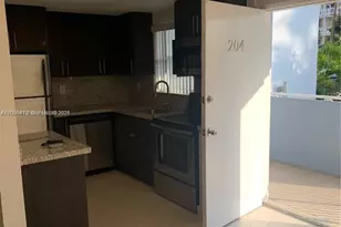 947 Lenox Ave., Miami Beach, FL 33139 - Photo 18