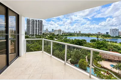 20281 E Country Club Dr #809, Aventura, FL 33180 - Photo 2